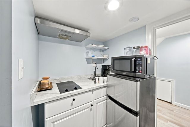 37 Old Oak Avenue, Cranston, RI 02910