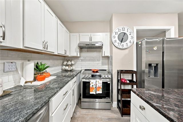 37 Old Oak Avenue, Cranston, RI 02910