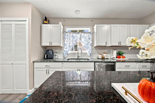 37 Old Oak Avenue, Cranston, RI 02910