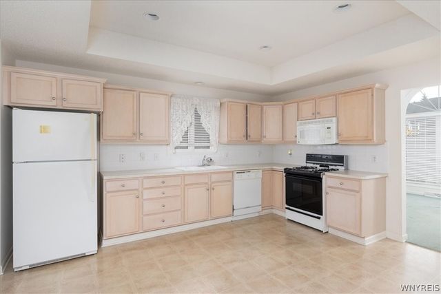 5543 Hemdale Dr Drive, Clarence, NY 14221