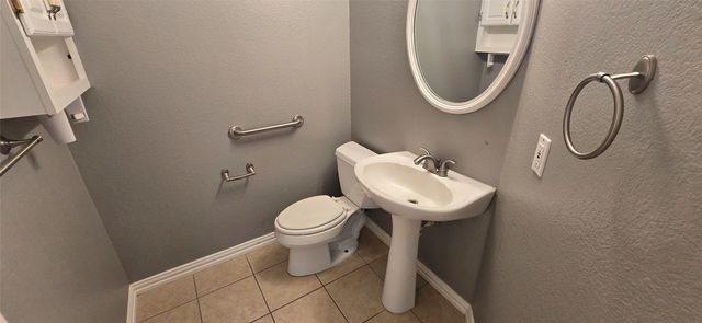 5725 Champion Court, Arlington, TX 76017