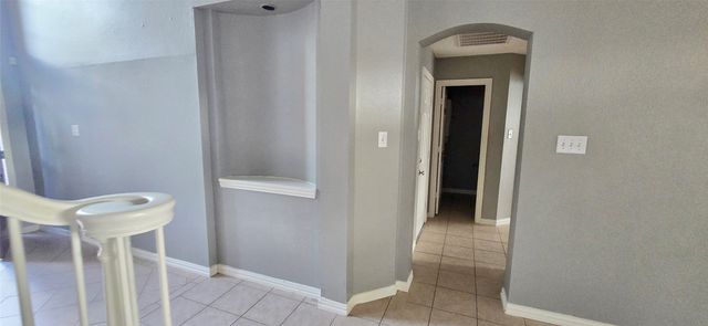 5725 Champion Court, Arlington, TX 76017