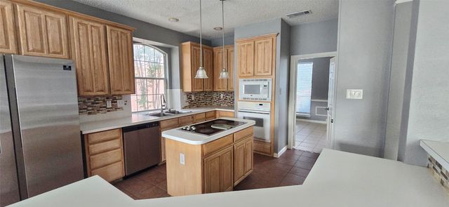 5725 Champion Court, Arlington, TX 76017