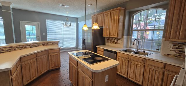 5725 Champion Court, Arlington, TX 76017