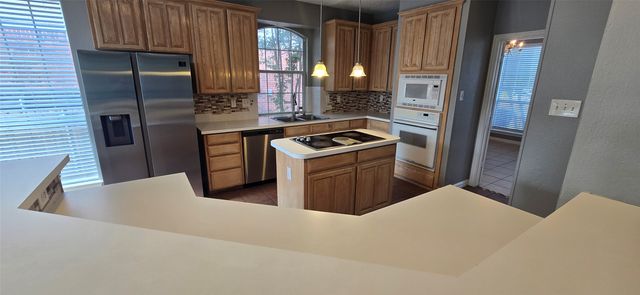 5725 Champion Court, Arlington, TX 76017
