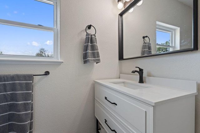 8139 Ozark DR, San Marcos, TX 78666