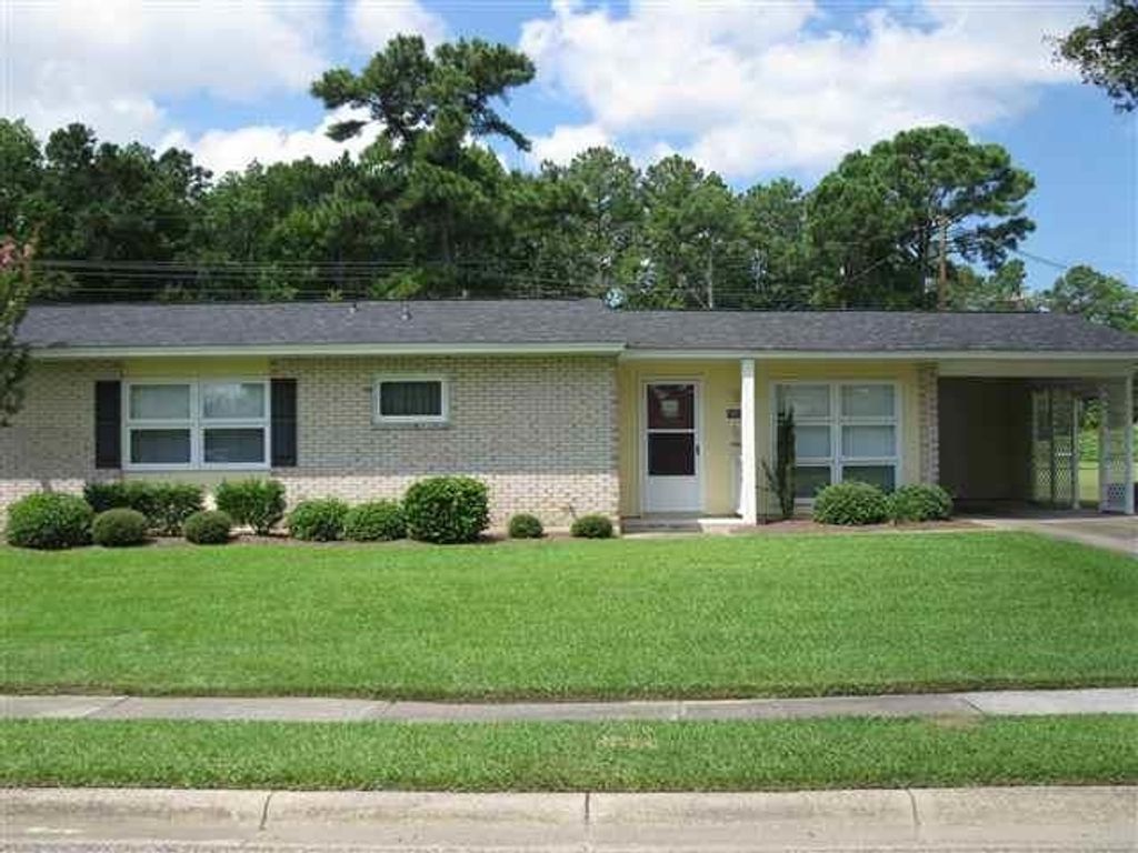 3931 Spruce Dr, Myrtle Beach, SC 29577