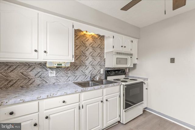 2 CAROLE CT, Gettysburg, PA 17325