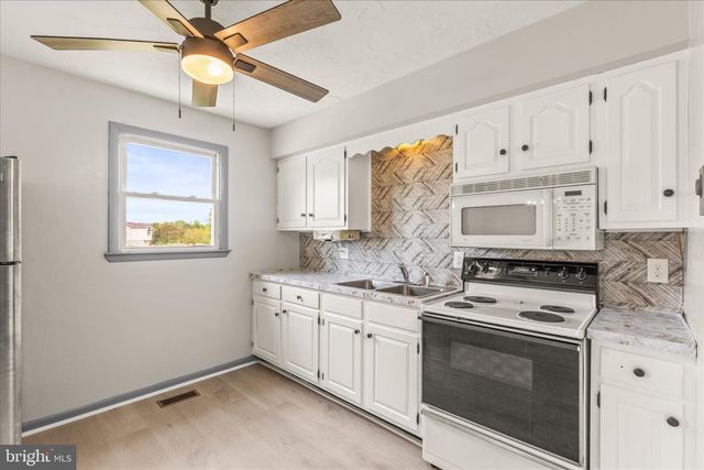 2 CAROLE CT, Gettysburg, PA 17325