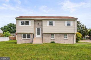 2 CAROLE CT, Gettysburg, PA 17325