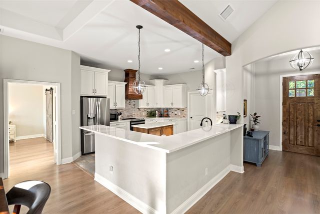 909 Summer Hill Lane, Red Oak, TX 75154