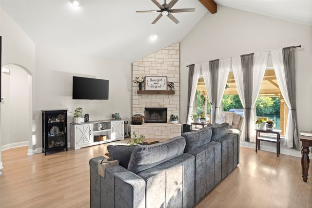 909 Summer Hill Lane, Red Oak, TX 75154