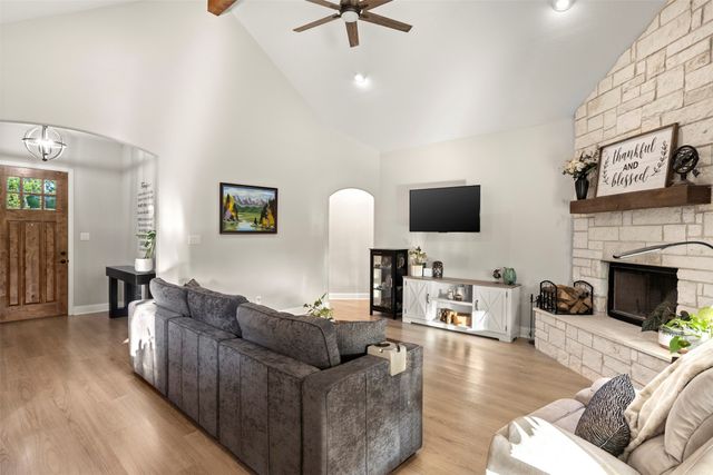 909 Summer Hill Lane, Red Oak, TX 75154