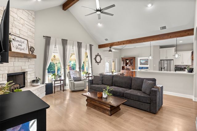 909 Summer Hill Lane, Red Oak, TX 75154