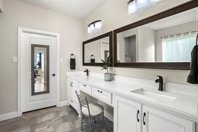 909 Summer Hill Lane, Red Oak, TX 75154
