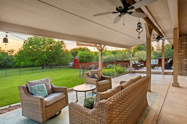909 Summer Hill Lane, Red Oak, TX 75154