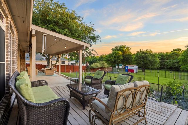 909 Summer Hill Lane, Red Oak, TX 75154