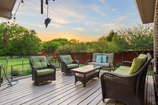 909 Summer Hill Lane, Red Oak, TX 75154