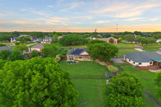 909 Summer Hill Lane, Red Oak, TX 75154