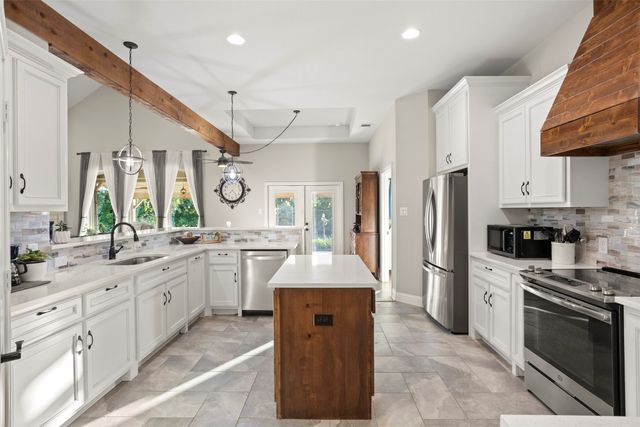 909 Summer Hill Lane, Red Oak, TX 75154