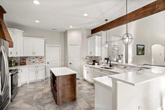 909 Summer Hill Lane, Red Oak, TX 75154