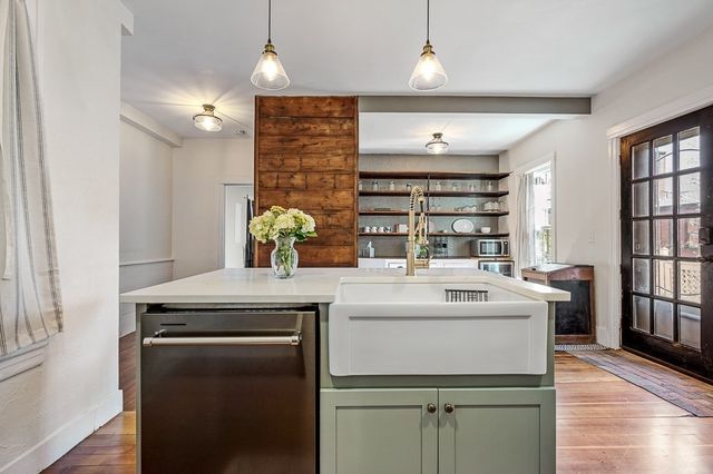 2 Oxford Pl, Worcester, MA 01609