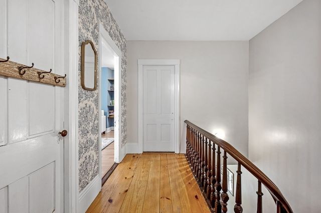 2 Oxford Pl, Worcester, MA 01609
