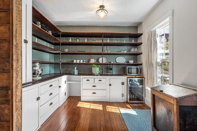 2 Oxford Pl, Worcester, MA 01609