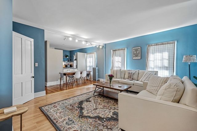 2 Oxford Pl, Worcester, MA 01609