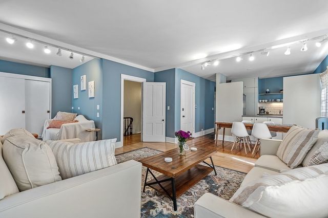 2 Oxford Pl, Worcester, MA 01609