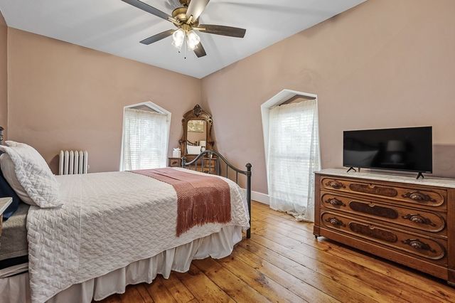 2 Oxford Pl, Worcester, MA 01609