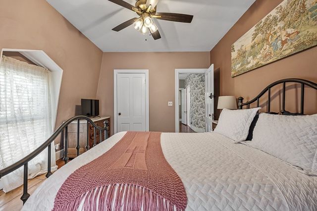 2 Oxford Pl, Worcester, MA 01609