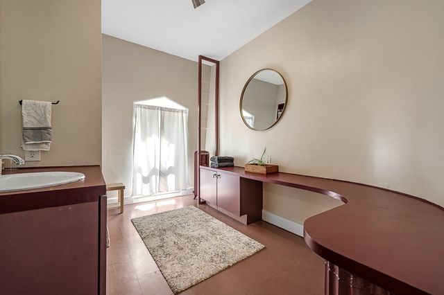 2 Oxford Pl, Worcester, MA 01609