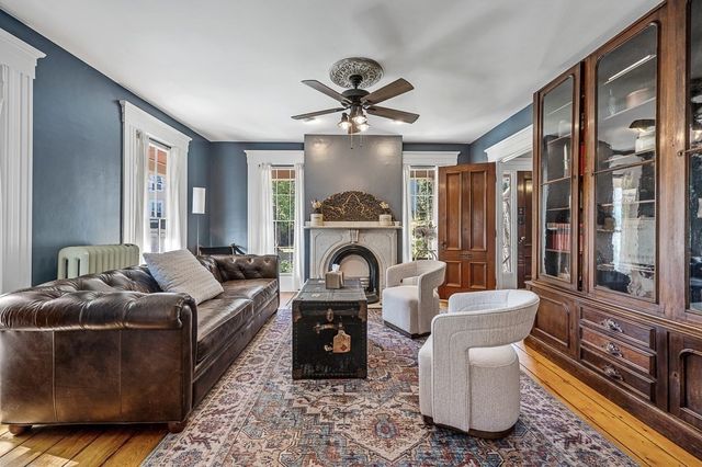 2 Oxford Pl, Worcester, MA 01609