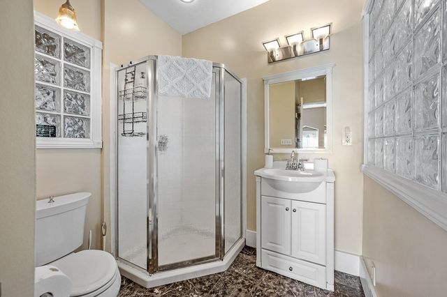 2 Oxford Pl, Worcester, MA 01609
