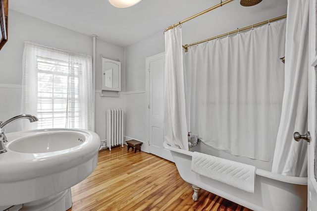 2 Oxford Pl, Worcester, MA 01609
