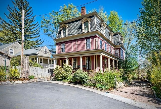 2 Oxford Pl, Worcester, MA 01609