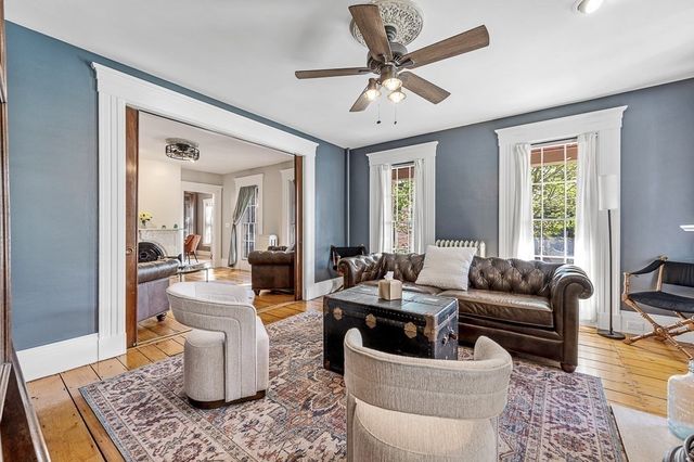 2 Oxford Pl, Worcester, MA 01609