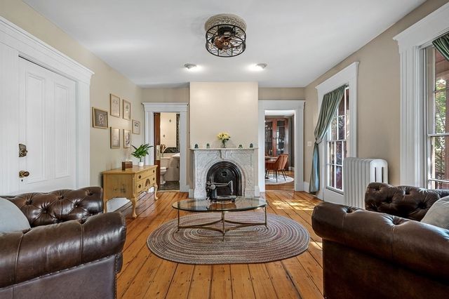 2 Oxford Pl, Worcester, MA 01609