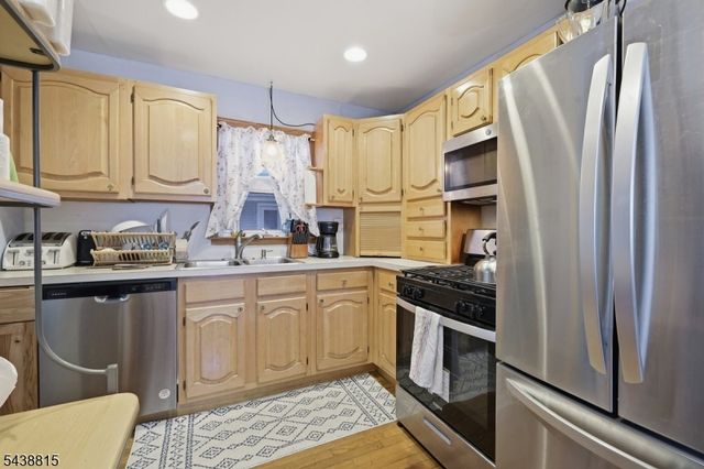892 Gates St, Phillipsburg Town, NJ 08865
