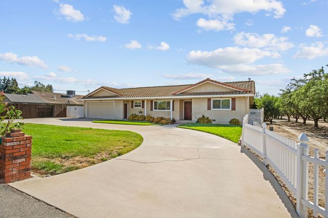 3015 S Waring Rd, Denair, CA 95316