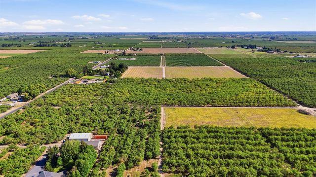 3015 S Waring Rd, Denair, CA 95316