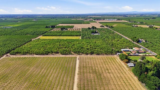 3015 S Waring Rd, Denair, CA 95316