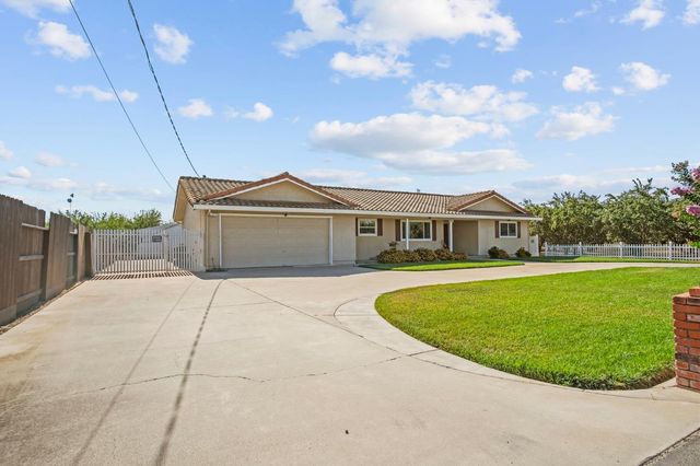 3015 S Waring Rd, Denair, CA 95316