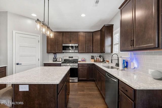 212 Aspen Drive, Lenoir City, TN 37771