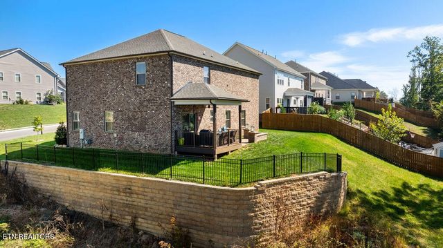 212 Aspen Drive, Lenoir City, TN 37771