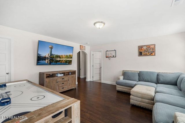 212 Aspen Drive, Lenoir City, TN 37771