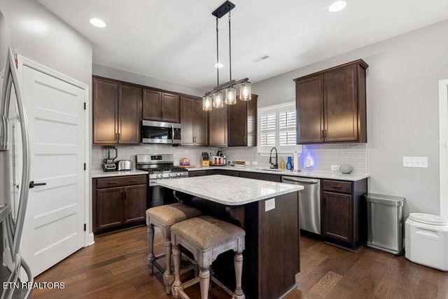 212 Aspen Drive, Lenoir City, TN 37771