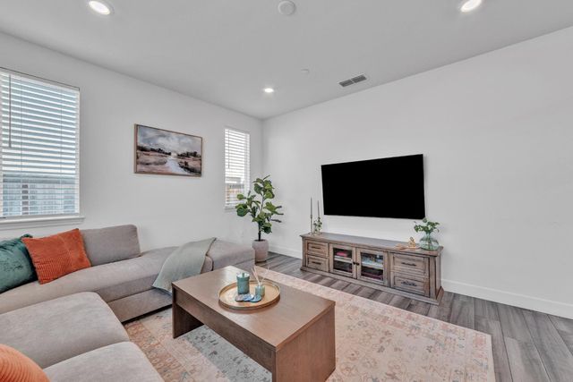 3269 Sherman Way, Folsom, CA 95630