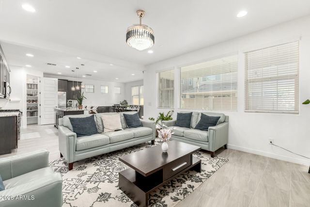 2539 E PELICAN Drive, Gilbert, AZ 85297